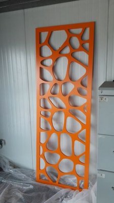 Tôle découpée au plasma et peinte en électrostatique sur demande