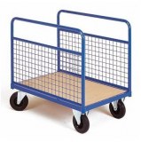 Chariot avec 2 châssis grillagés amovibles