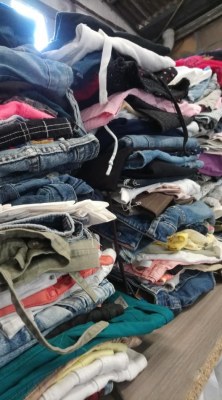 Vente de vêtements de friperie