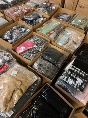 Vêtements en stock d'Allemagne – Pour femmes et hommes, disponibilité immédiate !