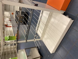 Gondole métallique centrale basse sur roulettes vêtements accessoires bijoux fantaisie prêt à por...