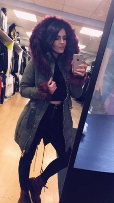 Fournisseur Packs de 50 - 100 - 200 -500 - 1000 -2000 Vestes Robes Jeans Top Guess