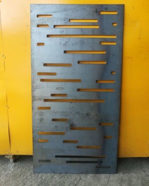 Tôle découpée au plasma et peinte en électrostatique sur demande