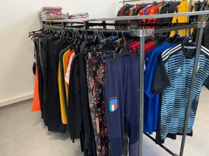 Lots 2500 articles de marque de sport