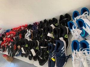 Lots 2500 articles de marque de sport