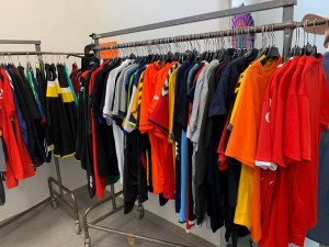 Lots 2500 articles de marque de sport