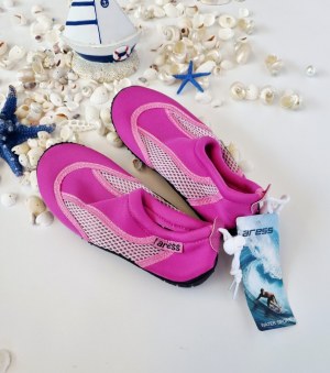 060079 Mix de chaussures aquatiques enfant Aress
