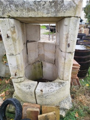 Puits ancien en calcaire 18e siècle