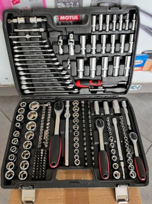 MALLETTE À OUTILS 216 PIÈCES