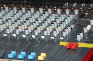 Tables de mixage numériques et analogiques, DJ équipement et équipement studio