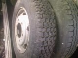 Pneux cloutés de camion