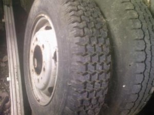 Pneux cloutés de camion