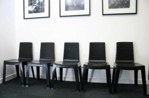 Chaise monobloc INO en polypropylène anthracite