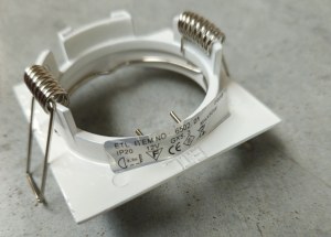 Spot fixe encastré carré couleur blanc - 300 pces disponibles