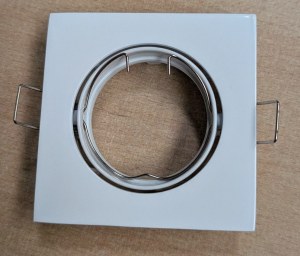 Spot orient. encastré carré couleur blanc - 300 pces disponibles