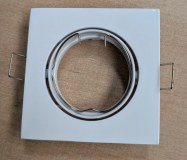 Spot orient. encastré carré couleur blanc - 300 pces disponibles