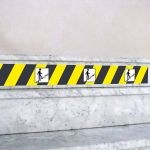 Bande de signalisation de contremarche adhÃ©sive