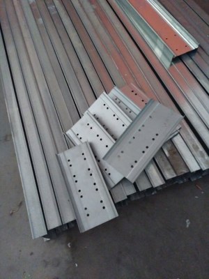Ossature métallique en acier galvanisé pour faux plafond