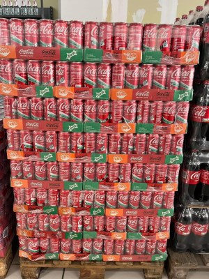 Palette de CoCa cola 1,5L vente uniquement pour professionnels avec k-bis. Conditionnem...