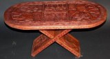 Table basse sculptée