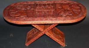 Table basse sculptée