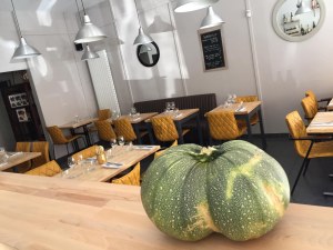 Fauteuil pour brasserie- Chaise et banquette sur mesure de restaurant- Mobilier CHR- MO...