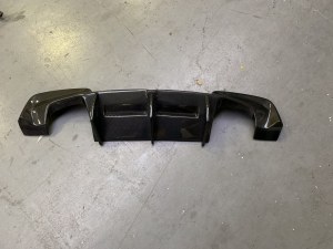 Lot d'ailerons, diffuseurs, divers éléments