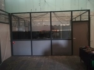 Cloisons modulaires semi-vitrées et pleines