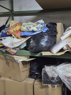 Liquidation entrepôt — Stock pro neuf mixte — Venilia / Nappes / Maroquinerie / Tissus...