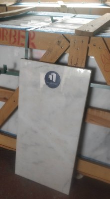 Vente urgente de stock marbre blanc Ibiza et beige Crema Royal