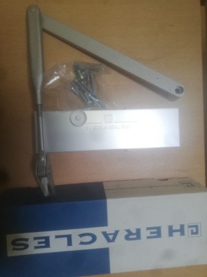 FERME-PORTE HERACLES HR200 AVEC BRAS A COMPAS