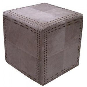 POUF DESIGN EN DAIM CLOUTE