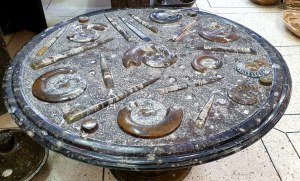 Tables en marbre riche en fossiles datant de plus de 350 millions d'années à commander sur mesure