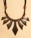 Vends lots de 50 colliers en bois