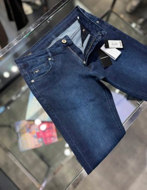 ARMANİ JEANS. NOUVEAU STOCK