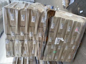 11 000 Plinthes, 4 palettes (Materiel de Construction &. Bricolage), 8 X 45,6 SELECT co...