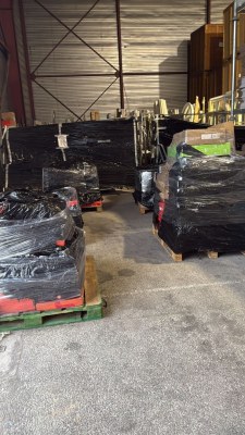 Lot disponible de pièces détachées automobiles