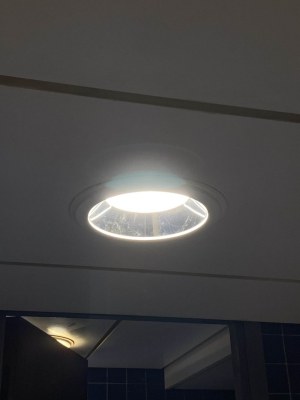 Dalles de faux plafond 60x60 cm et luminaires LED