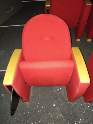 Fauteuil strapontin bois et métal avec accoudoir et tablette rétractable