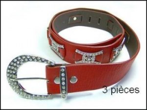 Destockage lot de 123 ceintures strass femme !