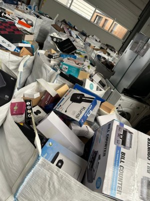 130 articles électroniques de high qualité en chaque palette