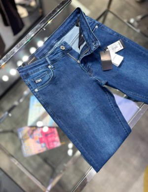 ARMANİ JEANS. NOUVEAU STOCK