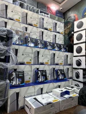 Lot, Sony PS5 Pro, Sony PS5, Xbox, Nintendo Switch 2, Samsung S26 Ultra, iPhone 17 Pro...