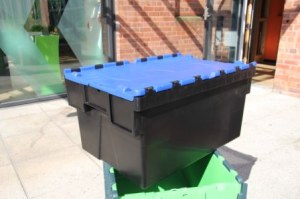 Caisse à couvercles intégrés bleus - 600 x 400 x H.365mm