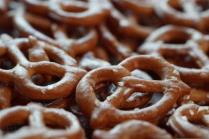 Ancel - mini bretzels enrobés de chocolat au lait salés
