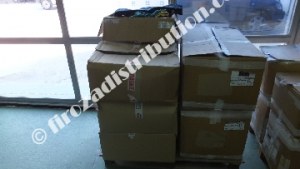 Palette de plus de 1 000 vêtements.