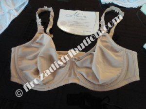 Lingerie Mia à saisir.