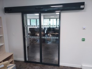 Porte sas automatique coulissante double ouvrant