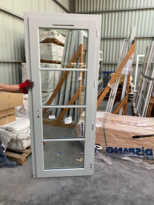 Porte fenêtre simple vantail en bois exotique