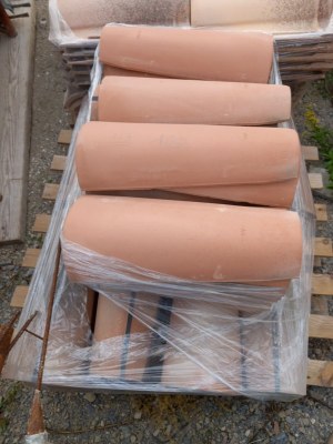 Tuiles romanes et canal neuves